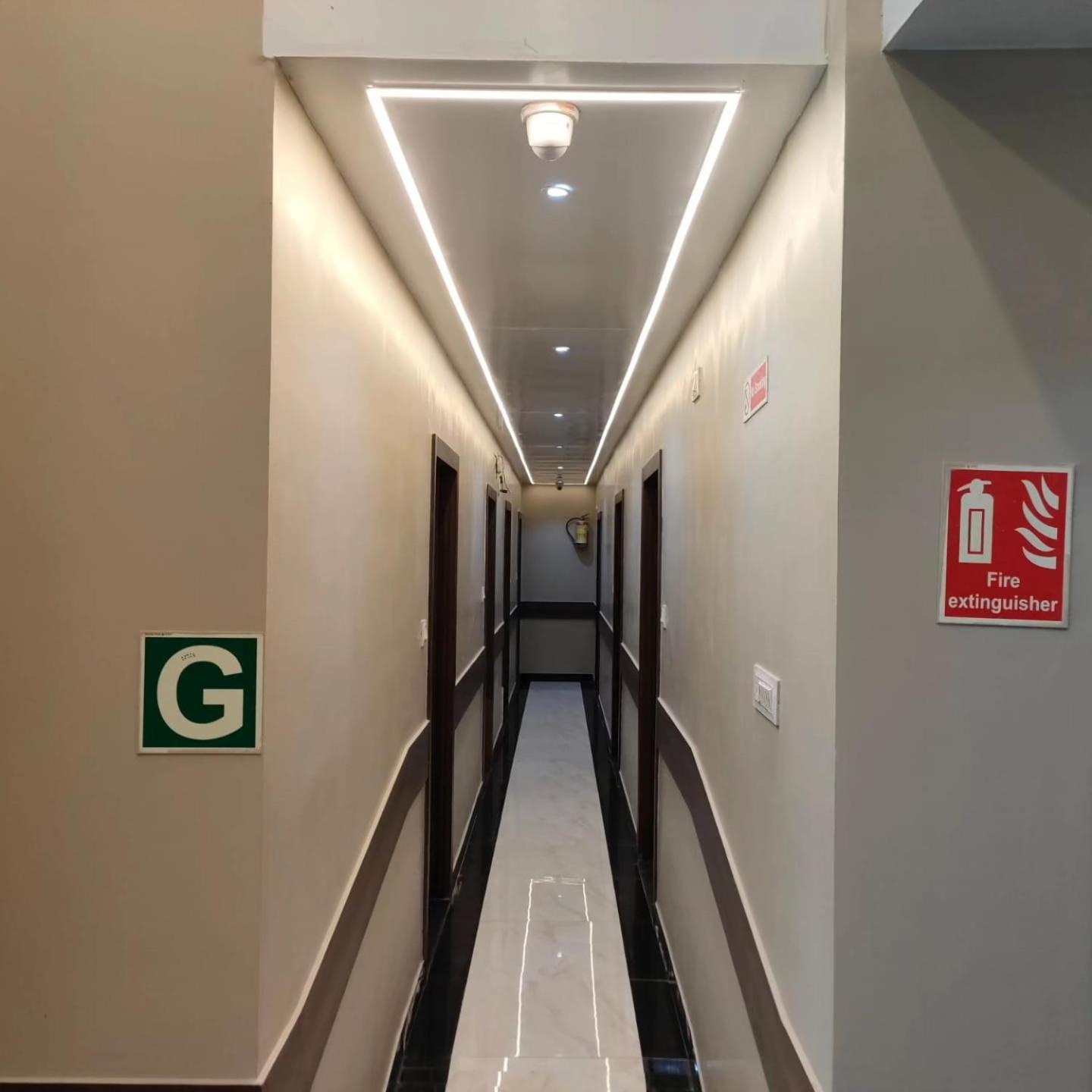 Hotel Blue Terminal Bombaim Exterior foto